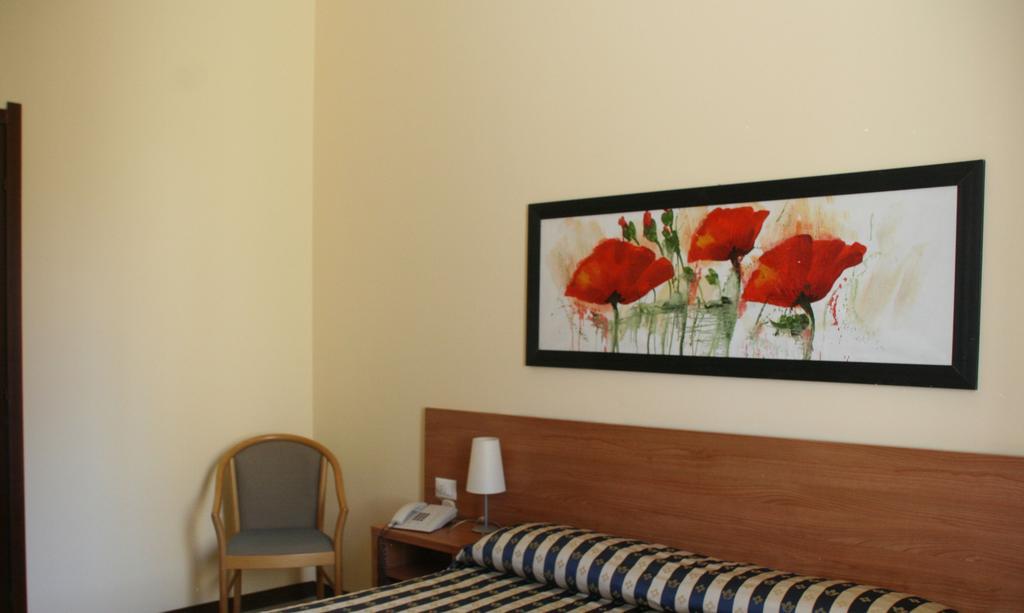 Hotel Ducale Vigevano Zimmer foto