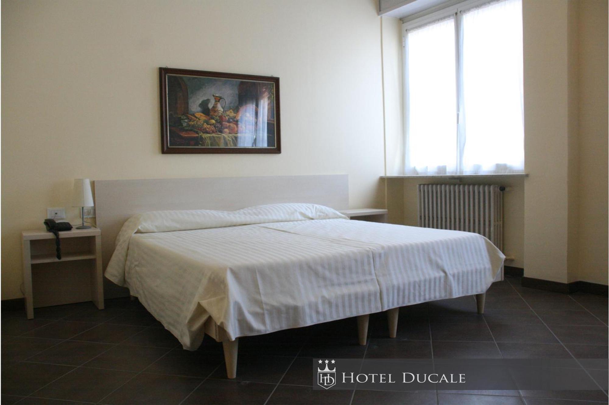 Hotel Ducale Vigevano Exterior foto