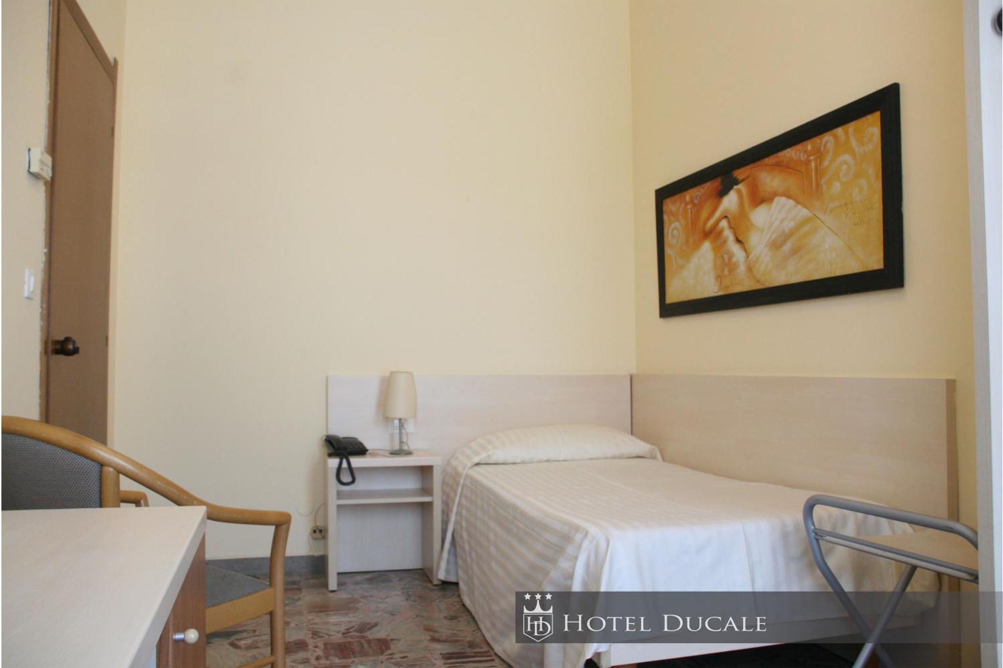Hotel Ducale Vigevano Exterior foto