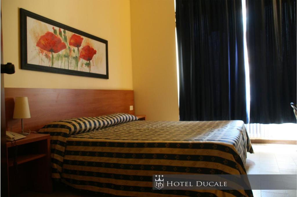 Hotel Ducale Vigevano Zimmer foto