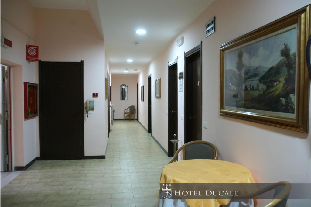 Hotel Ducale Vigevano Zimmer foto