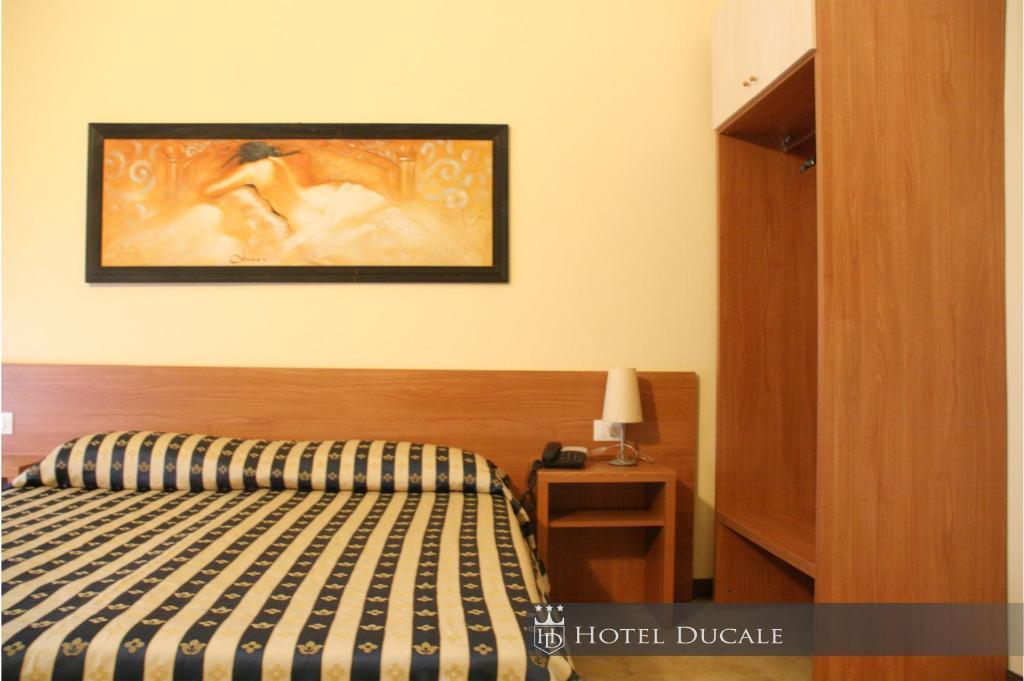 Hotel Ducale Vigevano Zimmer foto