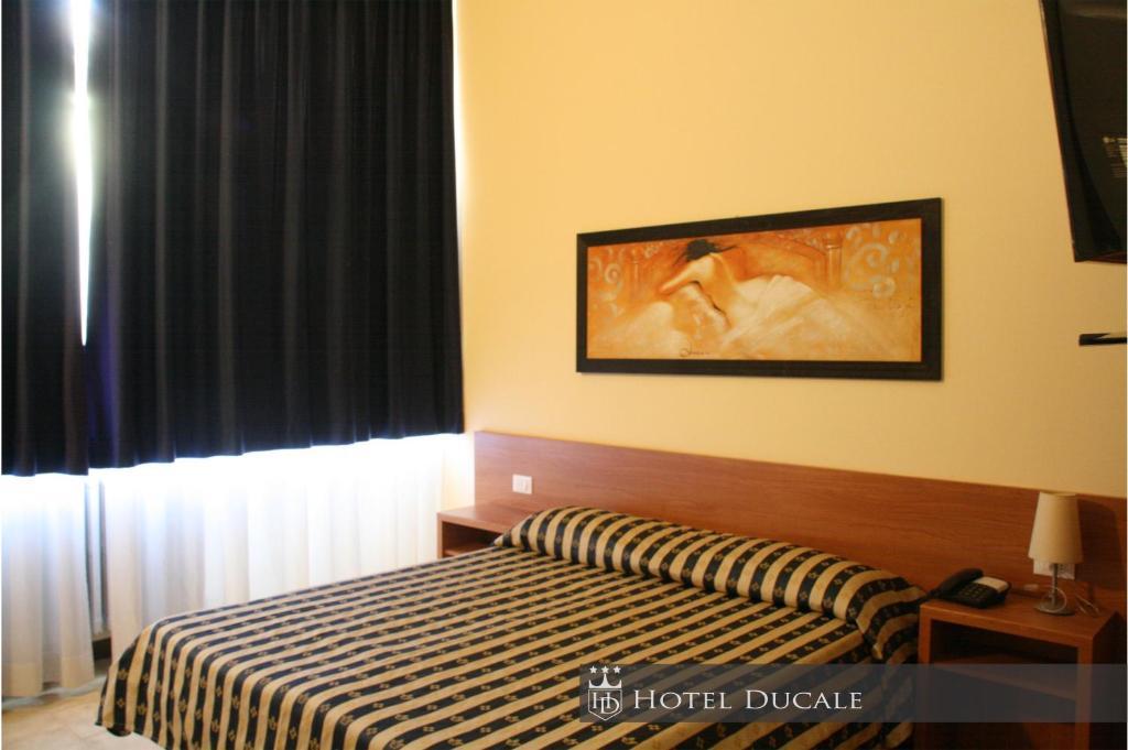 Hotel Ducale Vigevano Zimmer foto