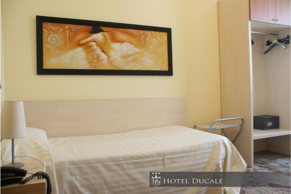 Hotel Ducale Vigevano Zimmer foto